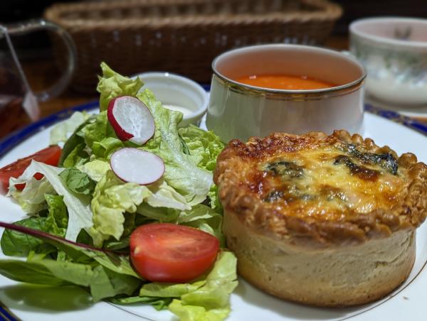 三種のキノコのキッシュ（トマトスープ付き）.jpg