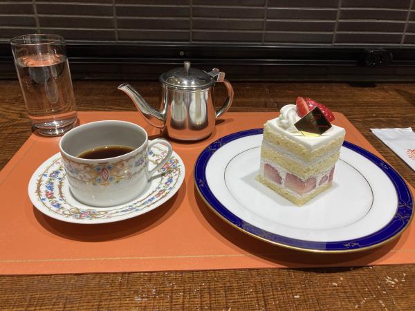 週末ケーキ（ショートケーキ）.jpg